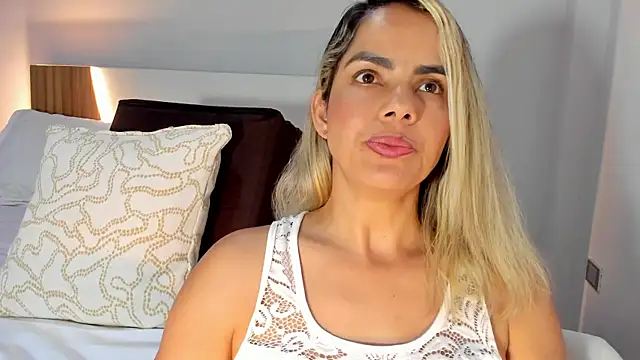 Snapshot of ClaraMariaMon chatting on July 2026 07:39:01 PM ClaraMariaMon online show from July 2026 07:39:01 PM