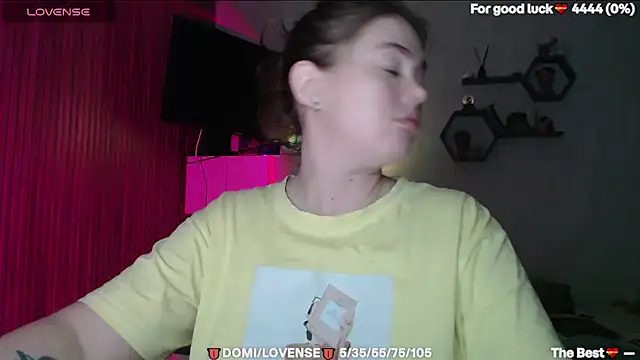 Snapshot of SuchCute chatting on April 2026 02:03:02 PM SuchCute online show from April 2026 02:03:02 PM