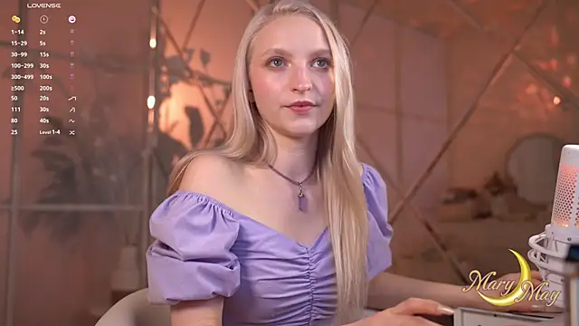 Snapshot of marylunamay chatting on June 2026 05:23:02 AM marylunamay online show from June 2026 05:23:02 AM
