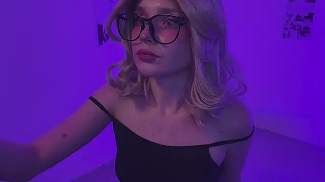 Snapshot of MariMaddison chatting on March 2025 05:08:02 AM MariMaddison online show from March 2025 05:08:02 AM