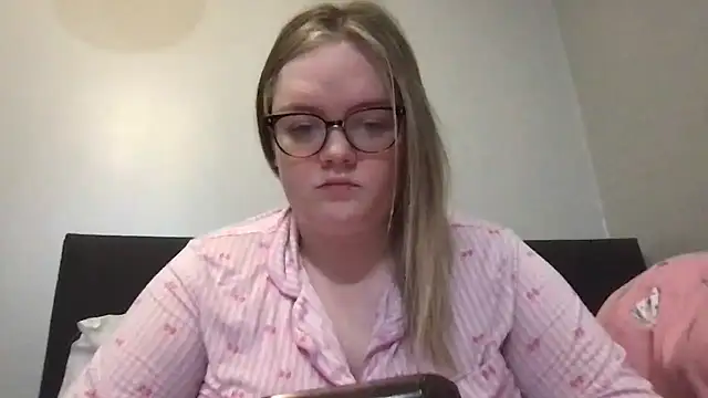 honeyyy24 online show from February 2026 09:02:02 PM