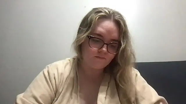 Snapshot of honeyyy24 chatting on March 2026 10:35:02 PM honeyyy24 online show from March 2026 10:35:02 PM