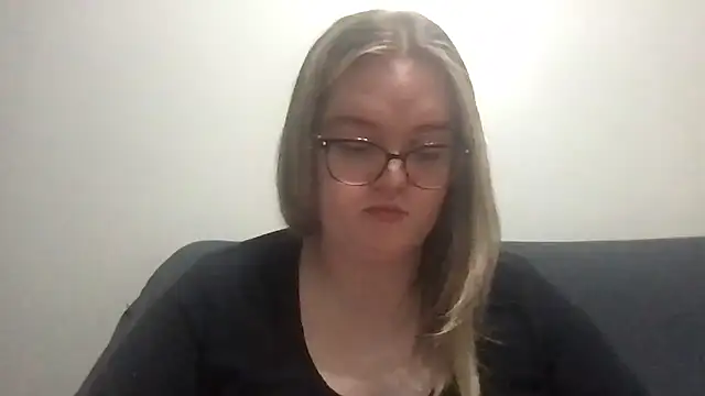 Snapshot of honeyyy24 chatting on April 2026 09:37:01 PM honeyyy24 online show from April 2026 09:37:01 PM