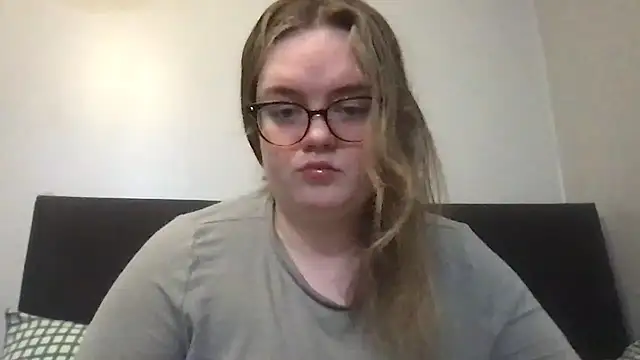 Snapshot of honeyyy24 chatting on April 2026 03:17:01 PM honeyyy24 online show from April 2026 03:17:01 PM