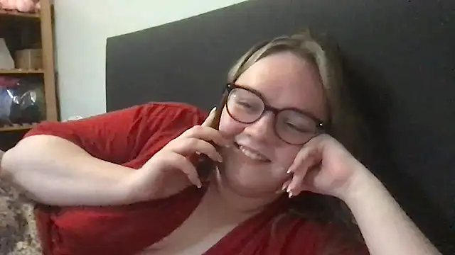 Snapshot of honeyyy24 chatting on April 2026 09:39:33 PM honeyyy24 online show from April 2026 09:39:33 PM