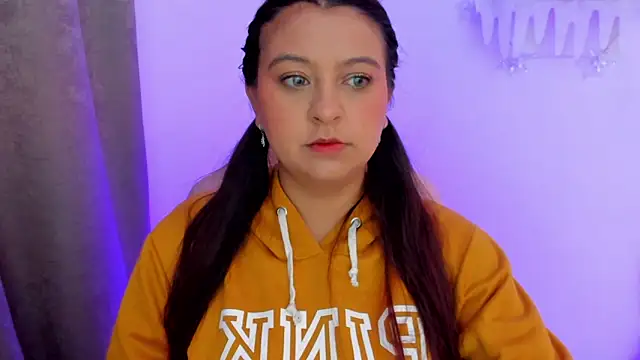 Snapshot of Sweet_Chloe06 chatting on December 2024 11:39:02 AM Sweet Chloe06 online show from December 2024 11:39:02 AM