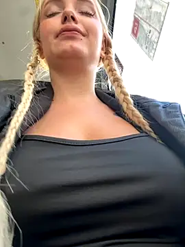 Milkyy wway online show from October 2025 12:13:02 PM