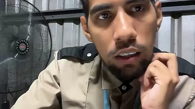 Snapshot of EnriquePersian197 chatting on June 2026 03:30:02 AM EnriquePersian197 online show from June 2026 03:30:02 AM