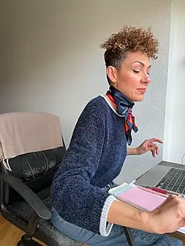 Snapshot of lavaldez chatting on April 2026 11:21:01 AM lavaldez online show from April 2026 11:21:01 AM