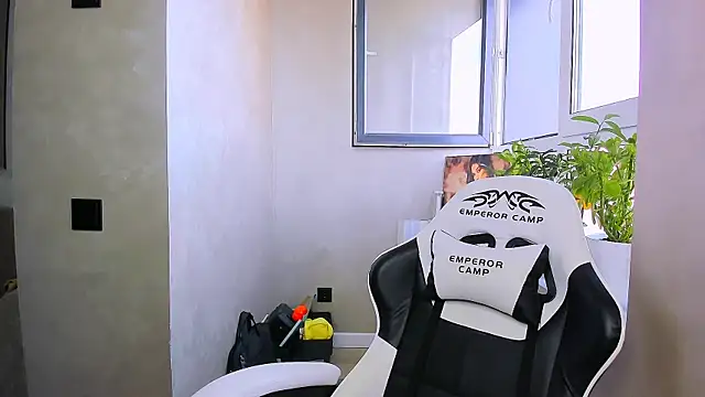 Snapshot of fancy_bunny chatting on April 2026 05:03:02 AM fancy bunny online show from April 2026 05:03:02 AM