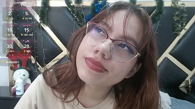 Snapshot of crystalhoneyy1 chatting on December 2024 02:44:01 PM crystalhoneyy1 online show from December 2024 02:44:01 PM