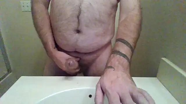 Snapshot of WatchinU82 chatting on November 2025 05:32:02 AM WatchinU82 online show from November 2025 05:32:02 AM