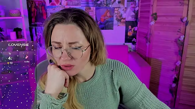 LadyIzabel online show from December 2024 12:01:02 PM