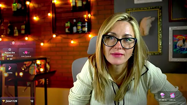 Snapshot of LadyIzabel chatting on December 2025 08:30:02 AM LadyIzabel online show from December 2025 08:30:02 AM