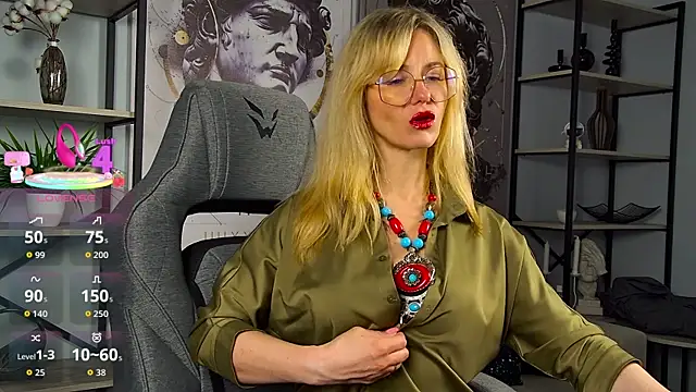 Snapshot of LadyIzabel chatting on April 2026 02:20:01 PM LadyIzabel online show from April 2026 02:20:01 PM