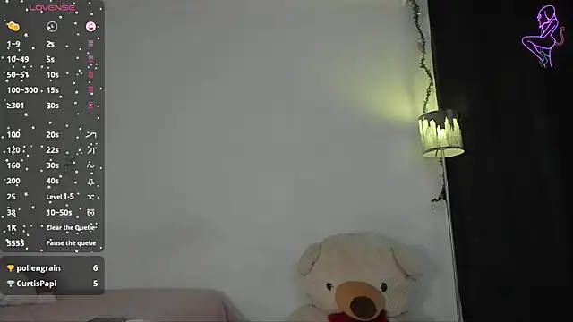 Snapshot of Lunadahia chatting on March 2025 06:56:01 PM Lunadahia online show from March 2025 06:56:01 PM