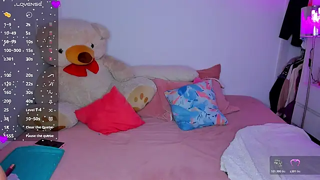 Snapshot of Lunadahia chatting on December 2025 04:32:01 AM Lunadahia online show from December 2025 04:32:01 AM