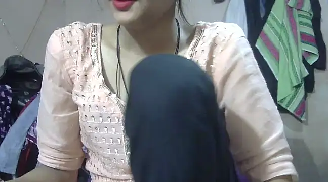 Snapshot of Aayesha chatting on January 2025 04:10:02 AM Aayesha online show from January 2025 04:10:02 AM