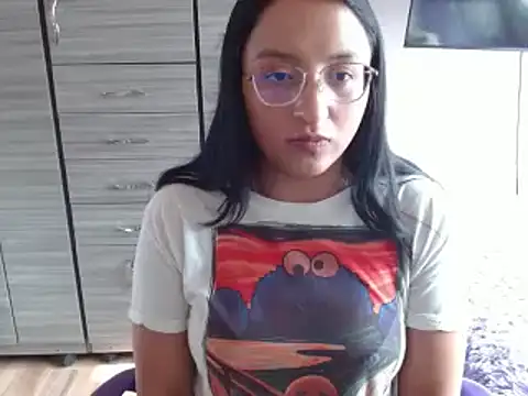 Snapshot of Nia-Cop chatting on January 2025 08:02:01 PM Nia-Cop online show from January 2025 08:02:01 PM