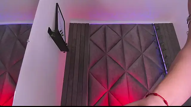 Snapshot of BriaConner_ chatting on November 2025 02:43:02 AM BriaConner online show from November 2025 02:43:02 AM