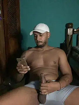 Snapshot of Pinocchiu chatting on December 2024 10:47:02 PM Pinocchiu online show from December 2024 10:47:02 PM