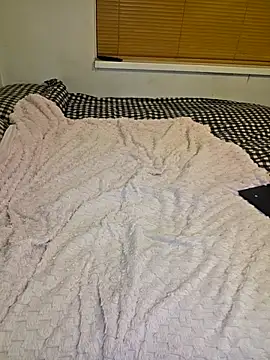 lilylove27 online show from December 2025 06:48:01 PM