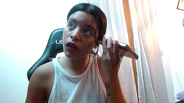 Snapshot of max_ashley_mds chatting on January 2025 04:16:01 PM max ashley mds online show from January 2025 04:16:01 PM