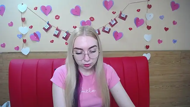 BeatriceFly online show from February 2025 12:20:01 PM