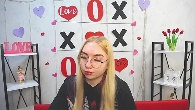 BeatriceFly online show from March 2025 04:49:01 PM