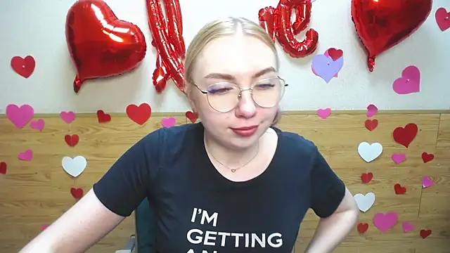 BeatriceFly online show from March 2025 04:01:02 PM