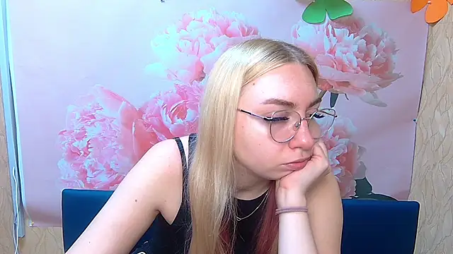 BeatriceFly online show from September 2025 11:37:02 AM