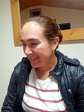 Snapshot of skayhot_ chatting on April 2026 04:00:02 PM skayhot online show from April 2026 04:00:02 PM