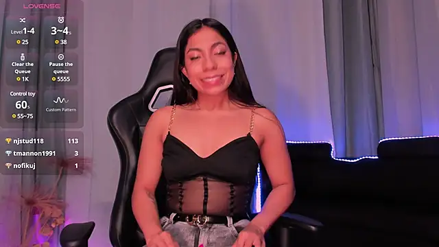 Snapshot of Mia_Gothzx chatting on December 2024 06:27:01 PM Mia Gothzx online show from December 2024 06:27:01 PM