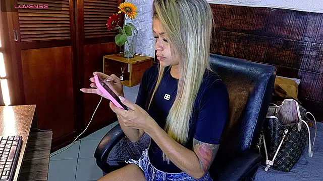 Celeste sanz online show from November 2025 10:18:02 AM