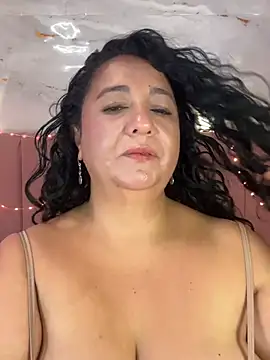 Snapshot of AnSavina chatting on April 2026 12:40:02 PM AnSavina online show from April 2026 12:40:02 PM