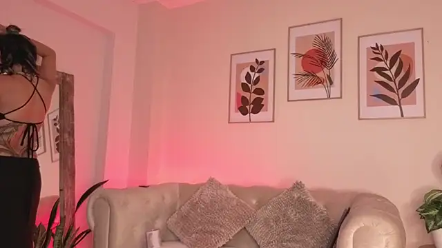 DahianaWalcott online show from February 2026 05:13:02 PM