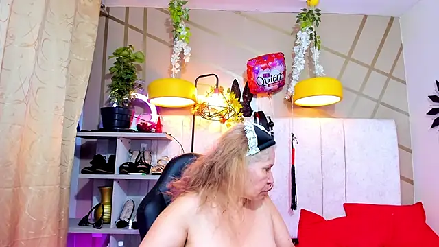 girl amada online show from February 2025 03:02:02 AM