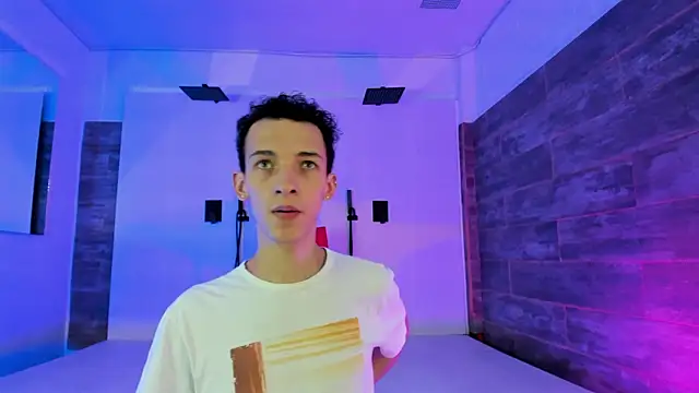 Maisondavis  online show from December 2024 02:42:01 AM