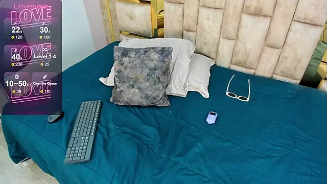 Maisondavis  online show from December 2024 04:53:01 AM