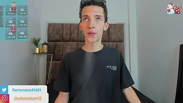 Maisondavis  online show from December 2024 09:56:02 PM