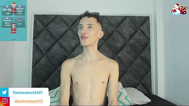 Maisondavis  online show from December 2024 10:24:02 PM