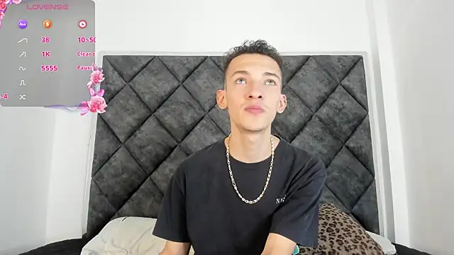 Maisondavis  online show from December 2024 11:03:01 PM