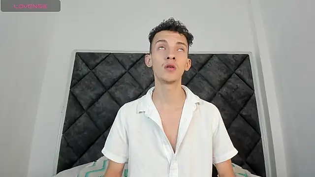 Maisondavis  online show from December 2024 10:34:02 PM