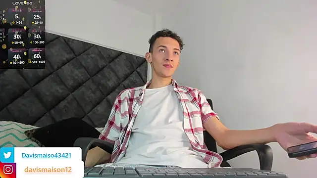 Maisondavis  online show from January 2025 10:25:02 PM