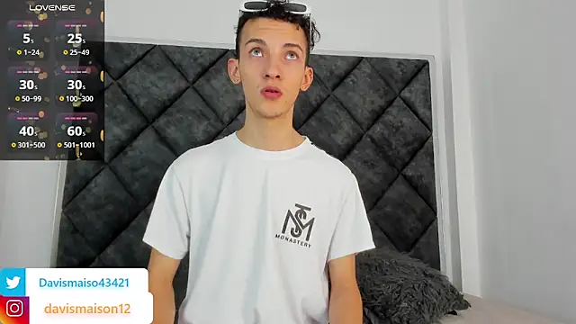 Maisondavis  online show from January 2025 10:08:02 PM