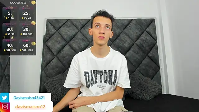 Maisondavis  online show from January 2025 09:22:01 PM