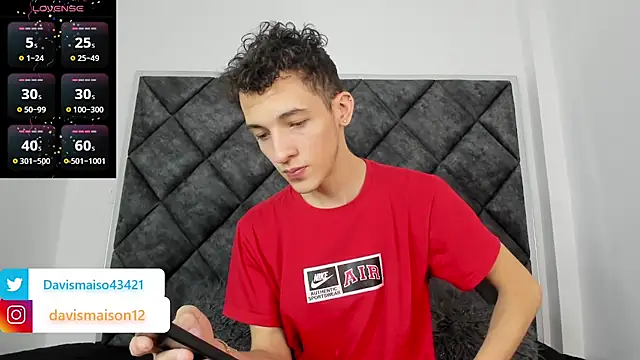 Maisondavis  online show from January 2025 09:50:01 PM