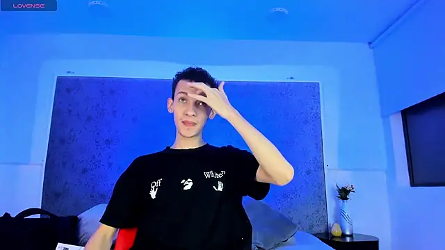 Maisondavis  online show from February 2025 09:50:02 PM