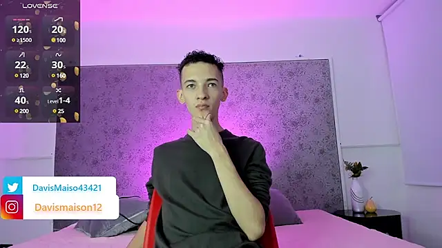 Maisondavis  online show from February 2025 10:07:02 PM