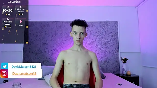 Maisondavis  online show from February 2025 09:43:02 PM